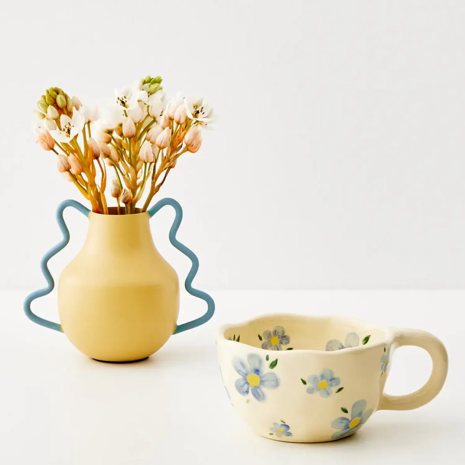 GigiandTom Painted Daisy Ceramic Mug Blue* Mugs & Teacups